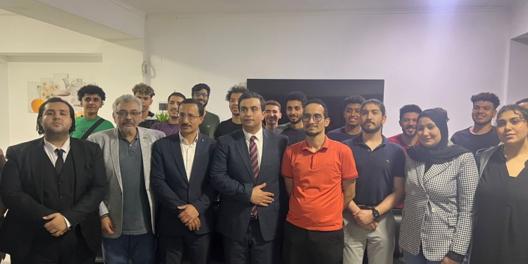 بتوجيه من وزير الخارجية :سفارة مصر في كازاخستان توفد بعثة قنصلية إلى قيرغيزستان للاطمئنان على الطلاب المصريين