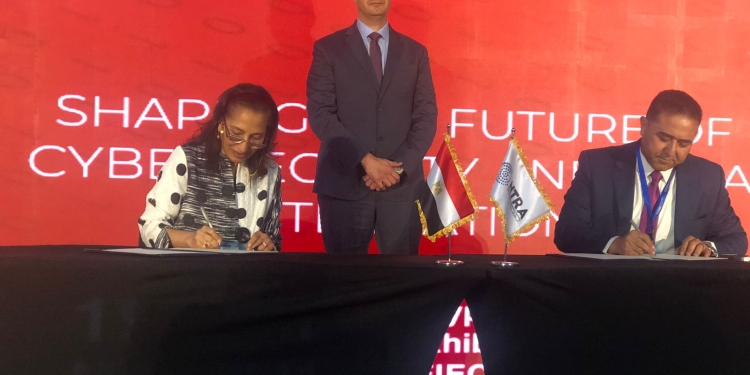 جامعة مصر للمعلوماتية تعقد شراكة استراتيجية مع “جهاز تنظيم الاتصالات” لتطوير برنامج الأمن السيبراني