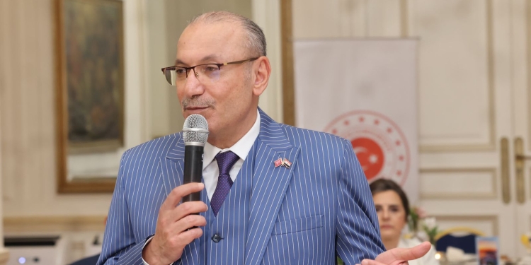 سفير تركيا بالقاهرة: شركات السياحة التركية تقدم مساهمات كبيرة للسياحة المصرية