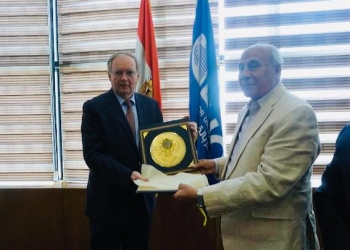 جامعة بدر تكرم رئيس بعثة الاتحاد الأوروبي لدى مصر لجهوده في دعم التعاون المشترك