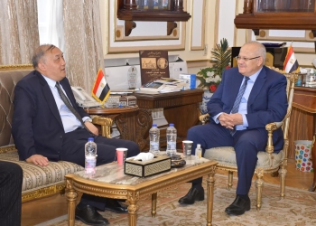 رئيس جامعة القاهرة يستقبل وفدًا صينيًا لبحث تعزيز التعاون المشترك