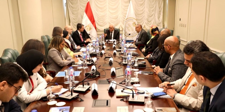 «حجازي» يستقبل وفد البنك الدولي لتطوير التعليم قبل الجامعي