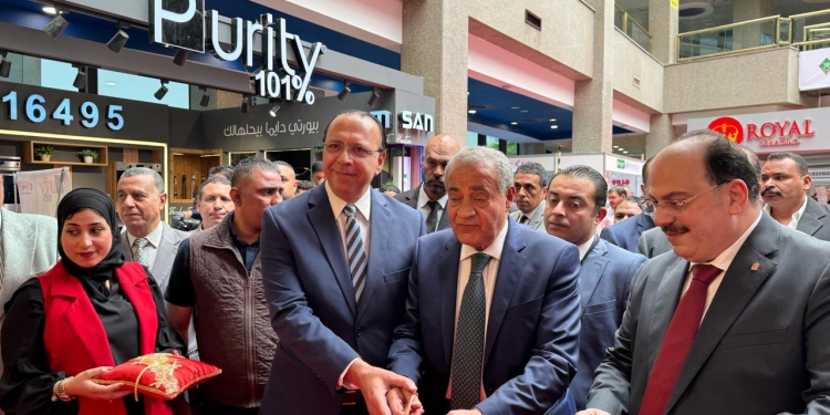 رئيس هيئة المعارض يفتتح الدورة الرابعة عشر لمعرض سيراميك ماركت بمشاركة 55 شركة مصرية