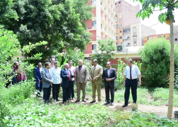 رئيس جامعة سوهاج يتفقد المزرعة النباتية البحثية بكلية العلوم