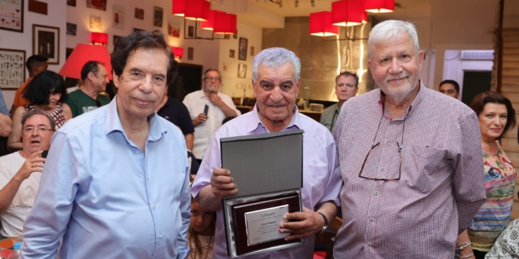 زاهي حواس يحصل علي جائزة رجل العام من إتحاد الكتاب والصحفيين الأسبان