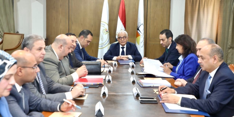 "حجازي" يترأس اجتماع صندوق دعم وتمويل وإدارة وتشييد المشروعات التعليمية