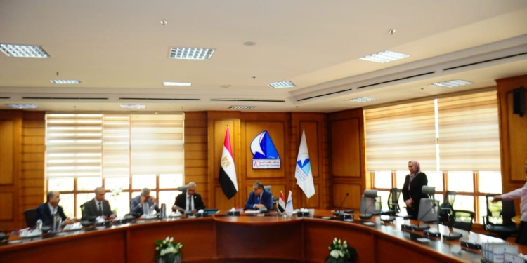 رئيس جامعة كفر الشيخ يترأس لجنة اختيار عميد كلية طب الفم والأسنان