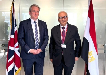 “حجازي” يلتقى وزير الدولة للمدارس بانجلترا لتعزيز التعاون بخدمات مدارس (IPS)