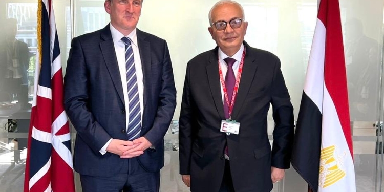 “حجازي” يلتقى وزير الدولة للمدارس بانجلترا لتعزيز التعاون بخدمات مدارس (IPS)