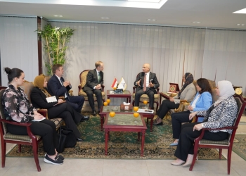 رئيس جامعة عين شمس يبحث التعاون مع السفير البريطانى بالقاهرة