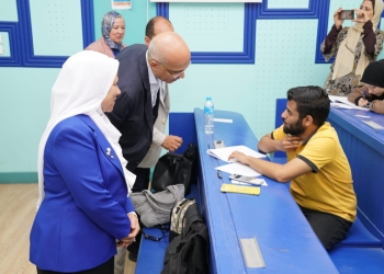رئيس جامعة عين شمس يتفقد امتحانات الترم الثاني بالكليات
