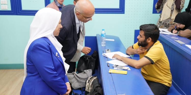 رئيس جامعة عين شمس يتفقد امتحانات الترم الثاني بالكليات