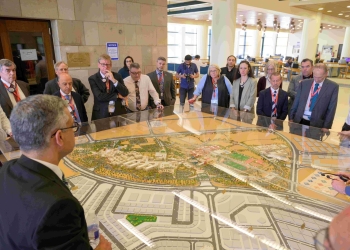 الجامعة الامريكية تنظم جولة لرابطة الجامعات الامريكية فى زياراتها للقاهرة