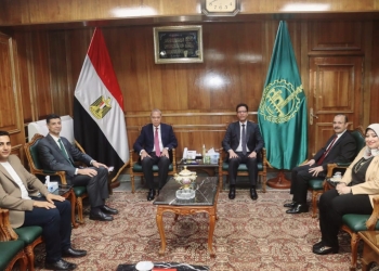 محافظ القليوبية يستقبل مجلس إدارة مجلة جامعة بنها والمجتمع ويشيد بأدائها