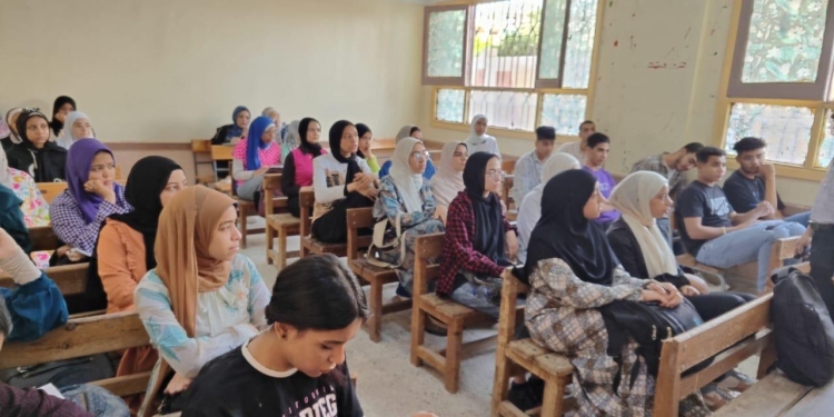 الثانوية العامة 2024.. ضبط 4 طلاب حاولوا الغش بامتحاني الكيمياء والجغرافيا