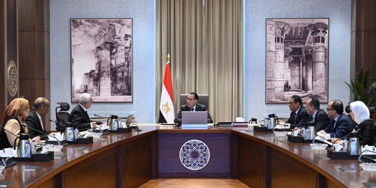 “مدبولي” يوجه بسرعة الانتهاء من اللائحة التنفيذية لقانون مد الخدمة للمعلمين