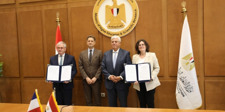 تعاون بين الجامعة الفرنسية وباريس 1 بانتيون سوربون لإطلاق برامج جديدة في مجال السياحة