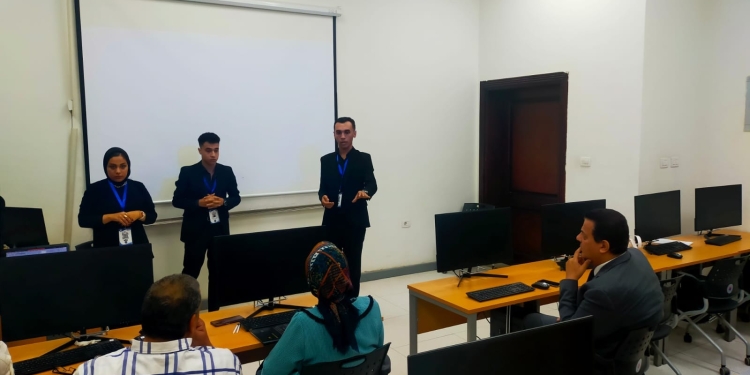 رئيس جامعة بني سويف التكنولوجية يتفقد مشروعات تخرج الدفعة الثانية