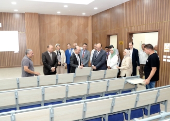 رئيس جامعة المنصورة الأهلية يتفقد الاستعدادات للعام الدراسي القادم