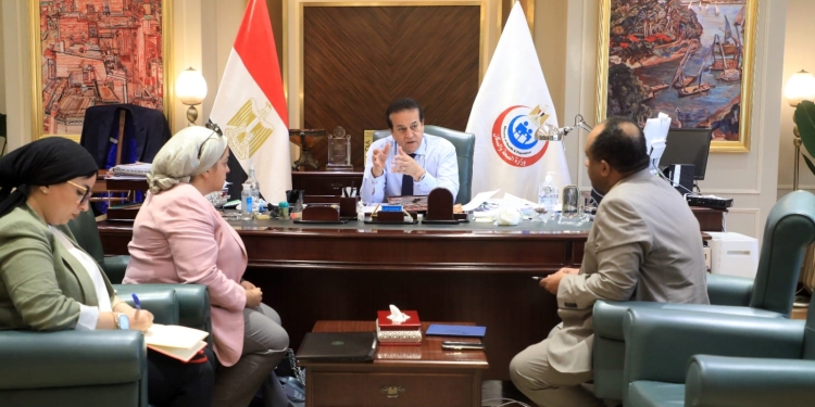 الصحة تبحث سبل تطوير مستشفى جراحات اليوم الواحد بمدينة مرسى علم