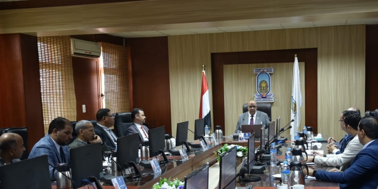 جامعة الأقصر تشترك في مشروع وثيقة التأمين الشامل على حياة الطلاب