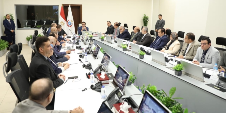 وزير الصحة يوجه بزيادة المستلزمات الطبية الضرورية وأدوية الطوارئ والأمراض المزمنة