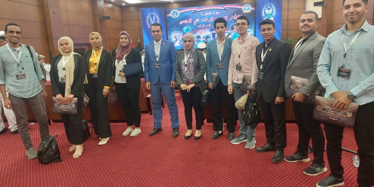 طلاب جامعة حلوان يشاركون في حلقة نقاشية بأكاديمية الشرطة