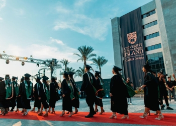 الجامعات الكندية في مصر تحتفل بتخريج الدفعة الثالثة من جامعة جزيرة الأمير إدوارد بحضور السفير الكندي