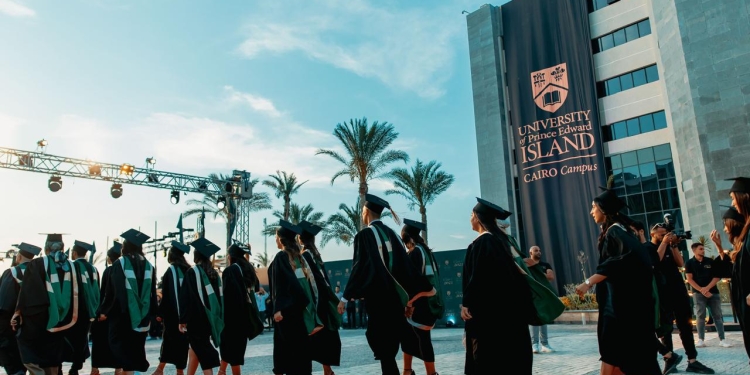 الجامعات الكندية في مصر تحتفل بتخريج الدفعة الثالثة من جامعة جزيرة الأمير إدوارد بحضور السفير الكندي