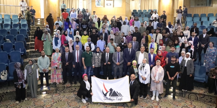 زيارة للطلاب الوافدين لمستشفى سرطان الأطفال 57357