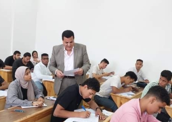 رئيس جامعة بني سويف التكنولوجية يتفقد سير امتحانات الترم الثاني