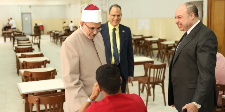 رئيس جامعة الأزهر يشيد بانضباط امتحانات كلية التربية ويثمن أعمال التطوير التي شهدتها الكلية
