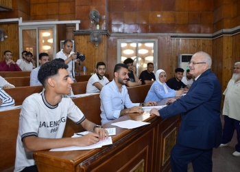 امتحانات جامعة القاهرة 2024.. الخشت داخل لجان الكليات