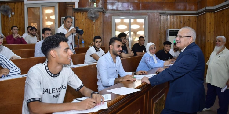 امتحانات جامعة القاهرة 2024.. الخشت داخل لجان الكليات