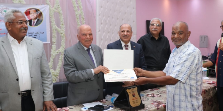 «الزناتي» يشهد حفل تسليم معلمي البحر الأحمر شهادات دورة استراتيجيات الأمن القومي