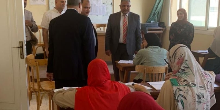 نائب رئيس جامعة الأزهر يشيد بانضباط لجان امتحانات كلية البنات بالعاشر من رمضان