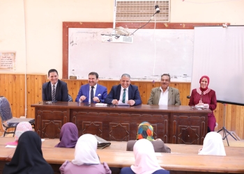 نائب رئيس جامعة الأزهر يتفقد كلية الزراعة بنات ويوجه بتوفير الدعم اللازم لها
