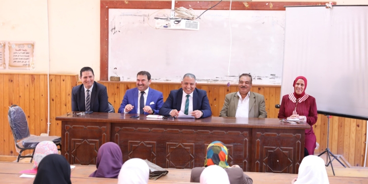 نائب رئيس جامعة الأزهر يتفقد كلية الزراعة بنات ويوجه بتوفير الدعم اللازم لها