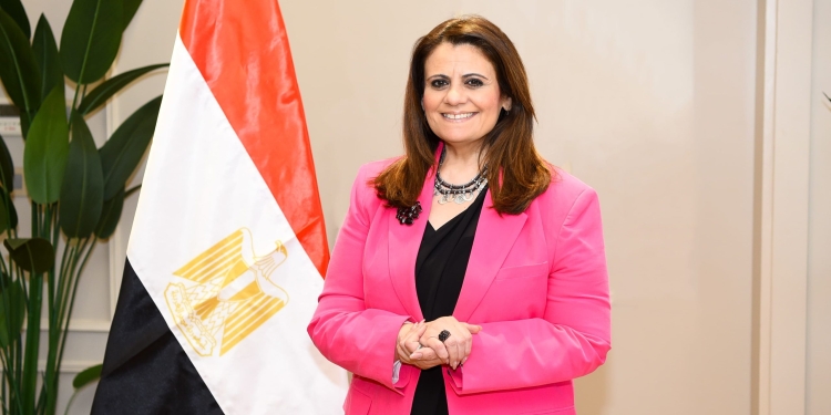 وزيرة الهجرة تهنئ الطلبة المصريين أوائل الثانوية العامة بالكويت