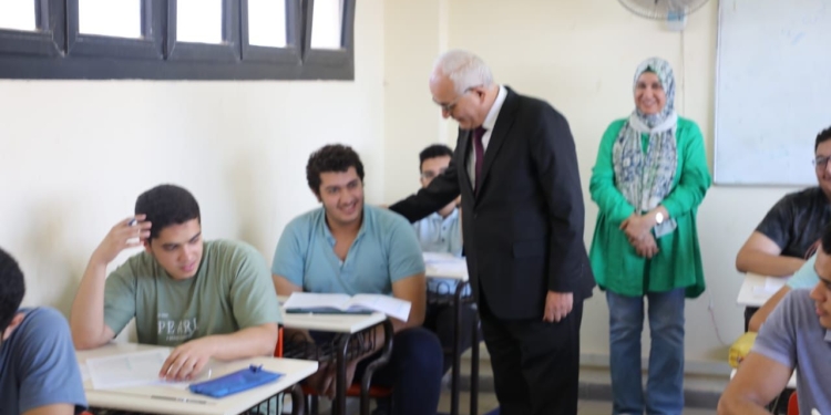 «حجازي» يتفقد امتحانات الثانوية العامة بمدرسة “STEM” و٦ أكتوبر للمكفوفين