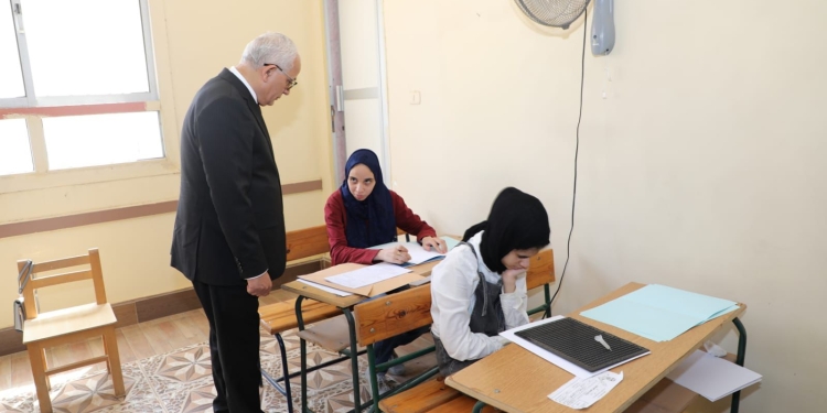 «حجازي» يتفقد امتحانات الثانوية العامة بمدرسة “STEM” و٦ أكتوبر للمكفوفين