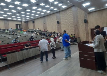 عميد الكلية التكنولوجية بالقاهرة تتفقد سير الامتحانات