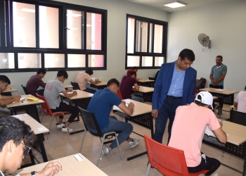 مدير الكلية التكنولوجية بأسيوط يتفقد لجان الامتحانات