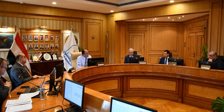 جامعة حلوان تكشف خطط إنشاء أكاديميات رياضية وإشهار فروع النادي