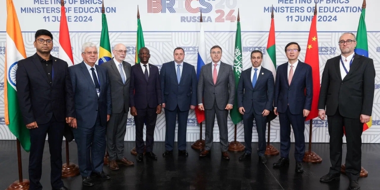 وزير التعليم العالي يلتقي نظيره الروسي لتعزيز التعاون المُشترك