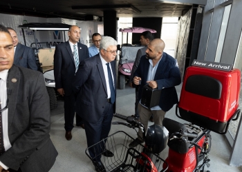 لبحث التعاون في صناعة السيارات الكهربائية..عاشور يتفقد مقر شركة “متجر” لحلول التنقل