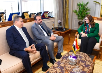 وزيرة الهجرة مع المستثمر الكندى