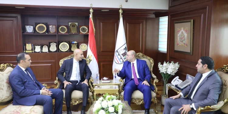 "عبداللطيف" يجتمع بقيادات “التعليم” ببني سويف والفيوم وأسيوط