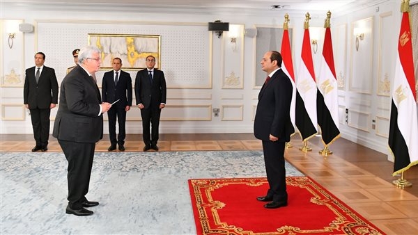 بعد تجديد الثقة.. السيرة الذاتية للدكتور أيمن عاشور وزير التعليم العالي والبحث العلمي