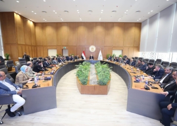 عاشور: تحديد عدد ونوع المستشفيات الجامعية المطلوبة لكل إقليم جغرافي